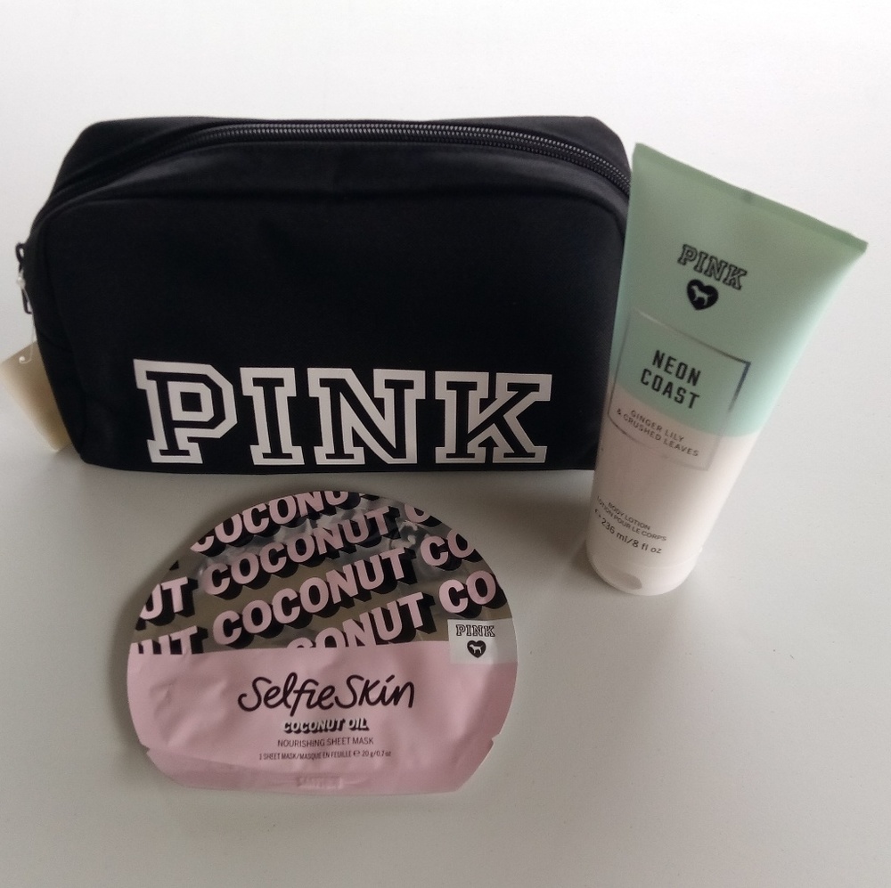 🆕 Pink Victoria's Secret Weekender Beauty Bag